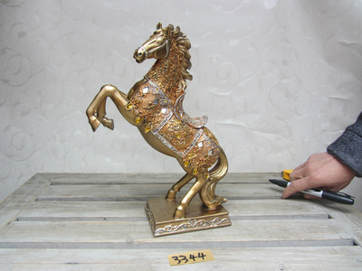 經典奔馳駿馬樹脂工藝品批發分析 品牌、材質與市場價格解讀